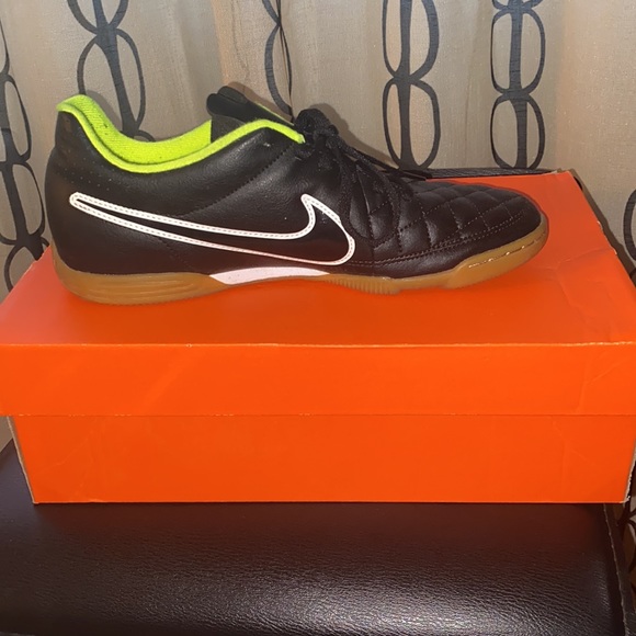 Nike Sneakers - Picture 6 of 6